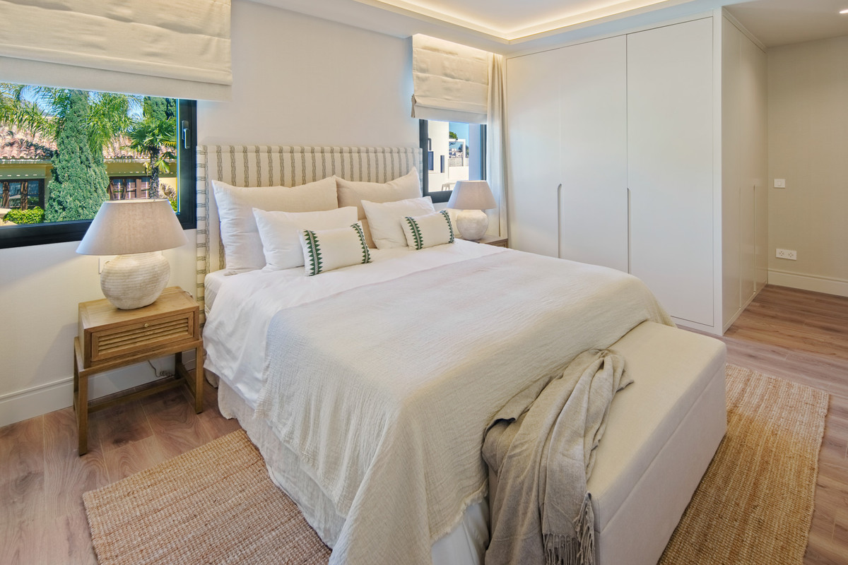 5 Bed Townhouse for sale in Nueva Andalucía Costa Del Sol, Málaga, Spain