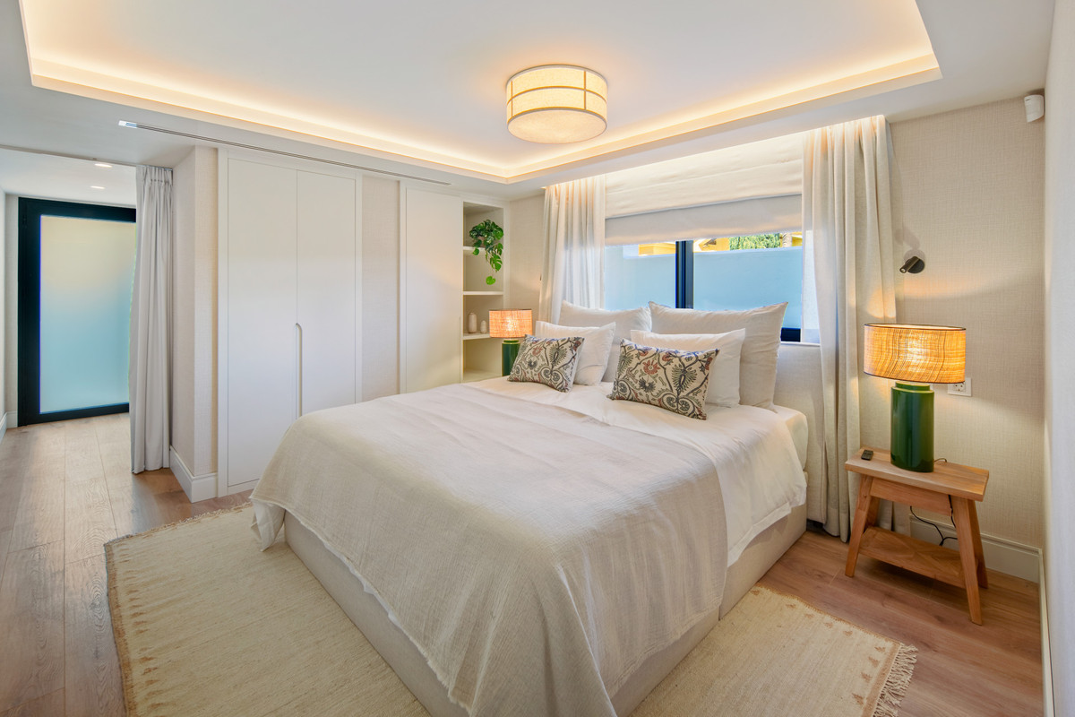 5 Bed Townhouse for sale in Nueva Andalucía Costa Del Sol, Málaga, Spain
