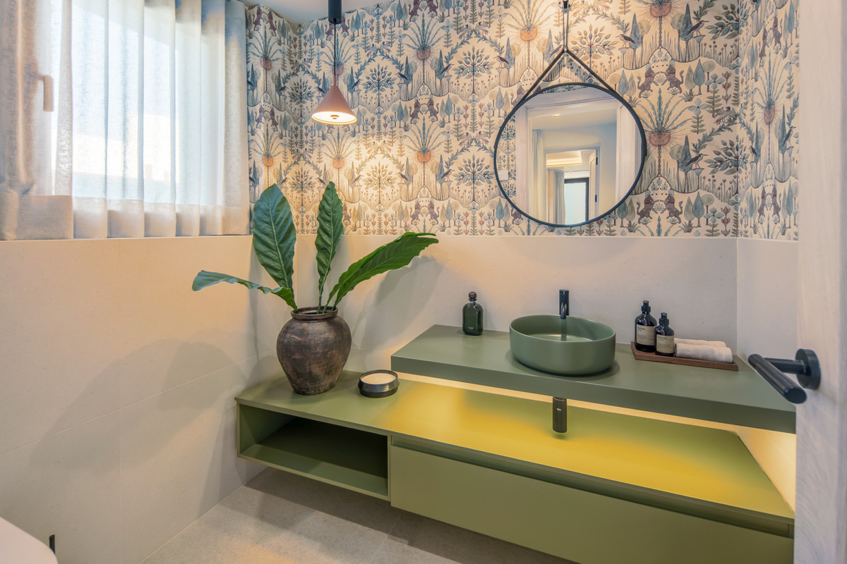 5 Bed Townhouse for sale in Nueva Andalucía Costa Del Sol, Málaga, Spain