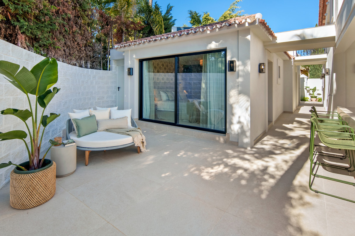 5 Bed Townhouse for sale in Nueva Andalucía Costa Del Sol, Málaga, Spain