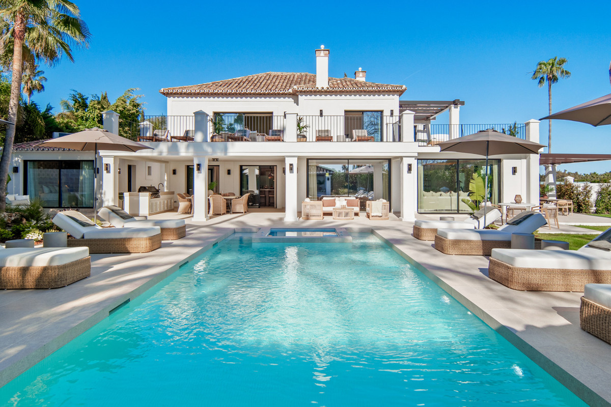 5 Bed Townhouse for sale in Nueva Andalucía Costa Del Sol, Málaga, Spain