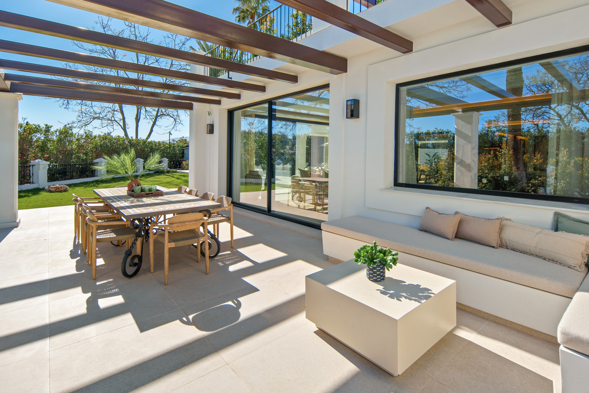 5 Bed Townhouse for sale in Nueva Andalucía Costa Del Sol, Málaga, Spain