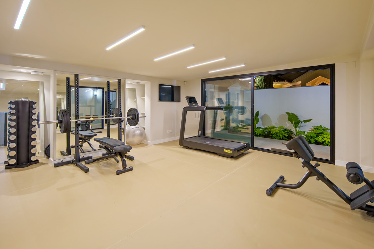 5 Bed Townhouse for sale in Nueva Andalucía Costa Del Sol, Málaga, Spain