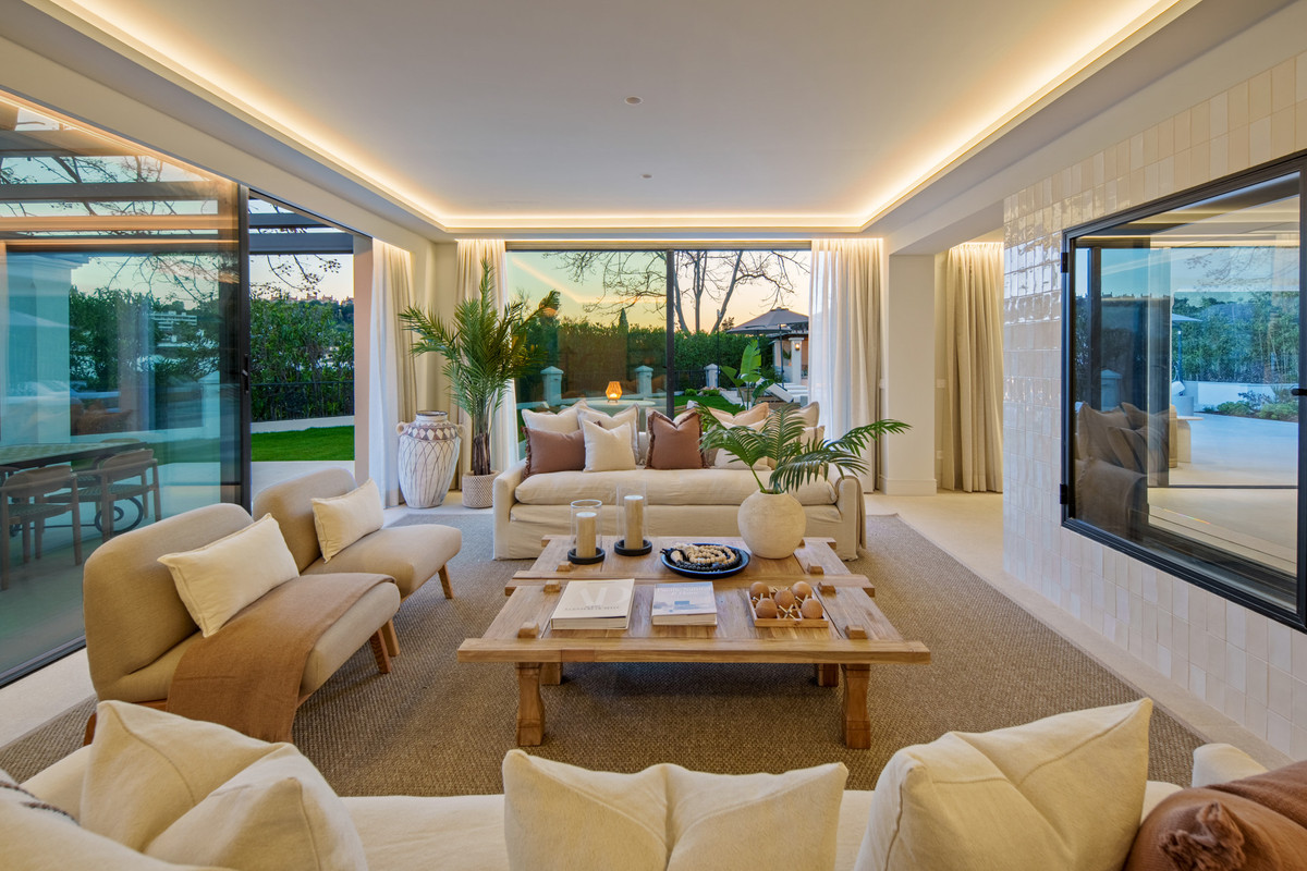 5 Bed Townhouse for sale in Nueva Andalucía Costa Del Sol, Málaga, Spain