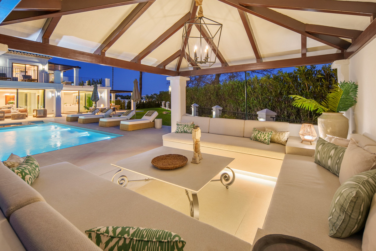 5 Bed Townhouse for sale in Nueva Andalucía Costa Del Sol, Málaga, Spain