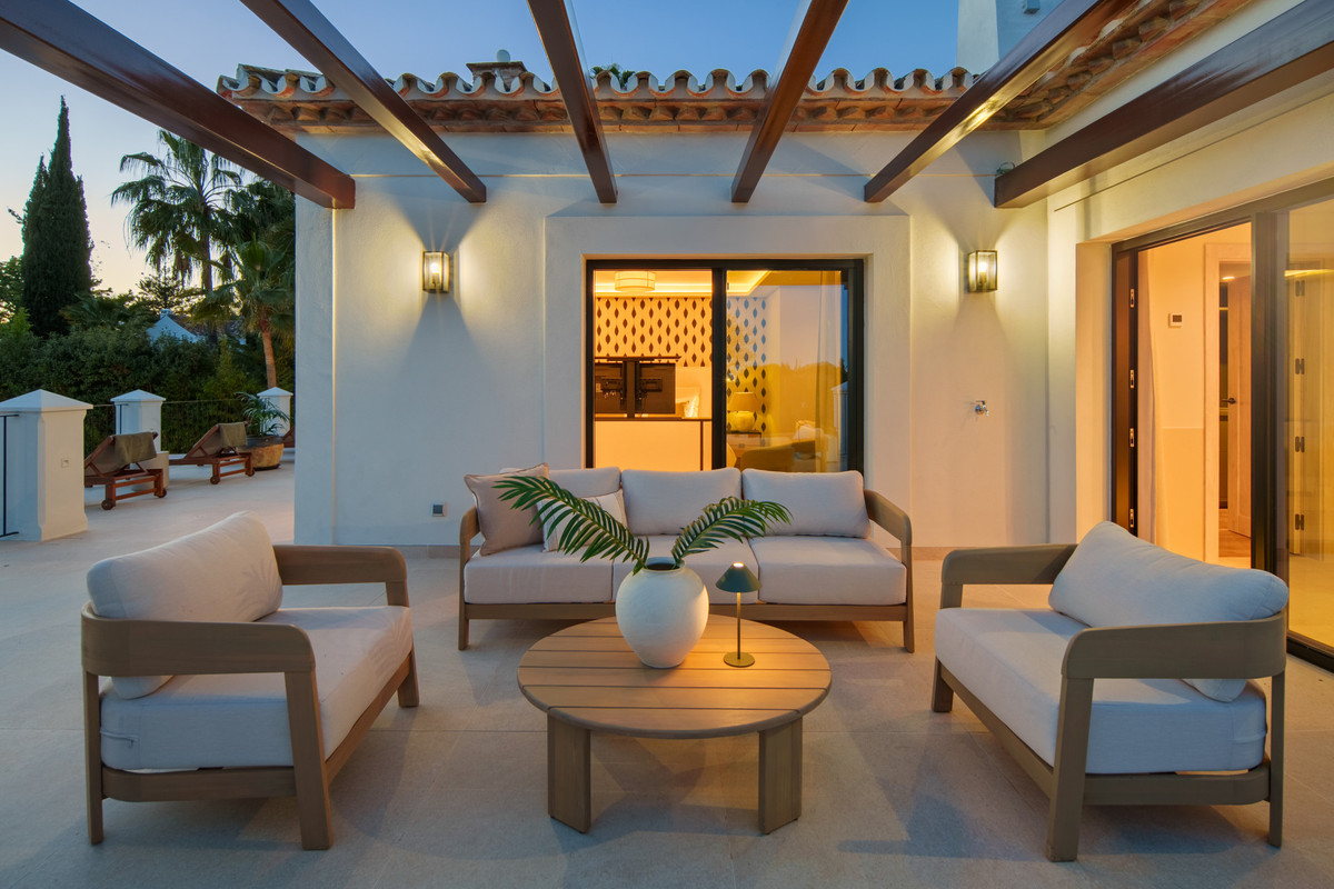 5 Bed Townhouse for sale in Nueva Andalucía Costa Del Sol, Málaga, Spain