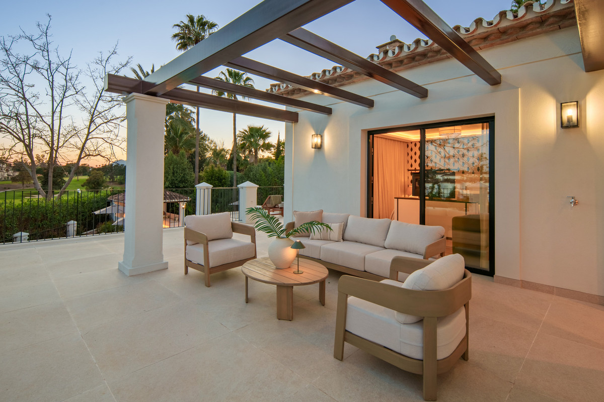 5 Bed Townhouse for sale in Nueva Andalucía Costa Del Sol, Málaga, Spain