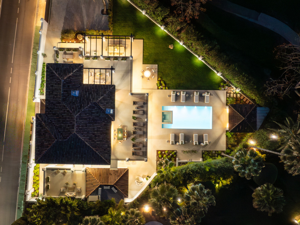 5 Bed Townhouse for sale in Nueva Andalucía Costa Del Sol, Málaga, Spain