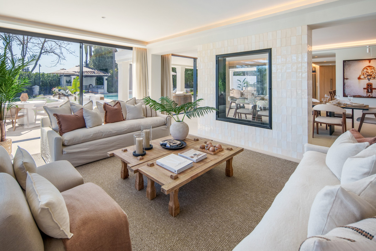 5 Bed Townhouse for sale in Nueva Andalucía Costa Del Sol, Málaga, Spain