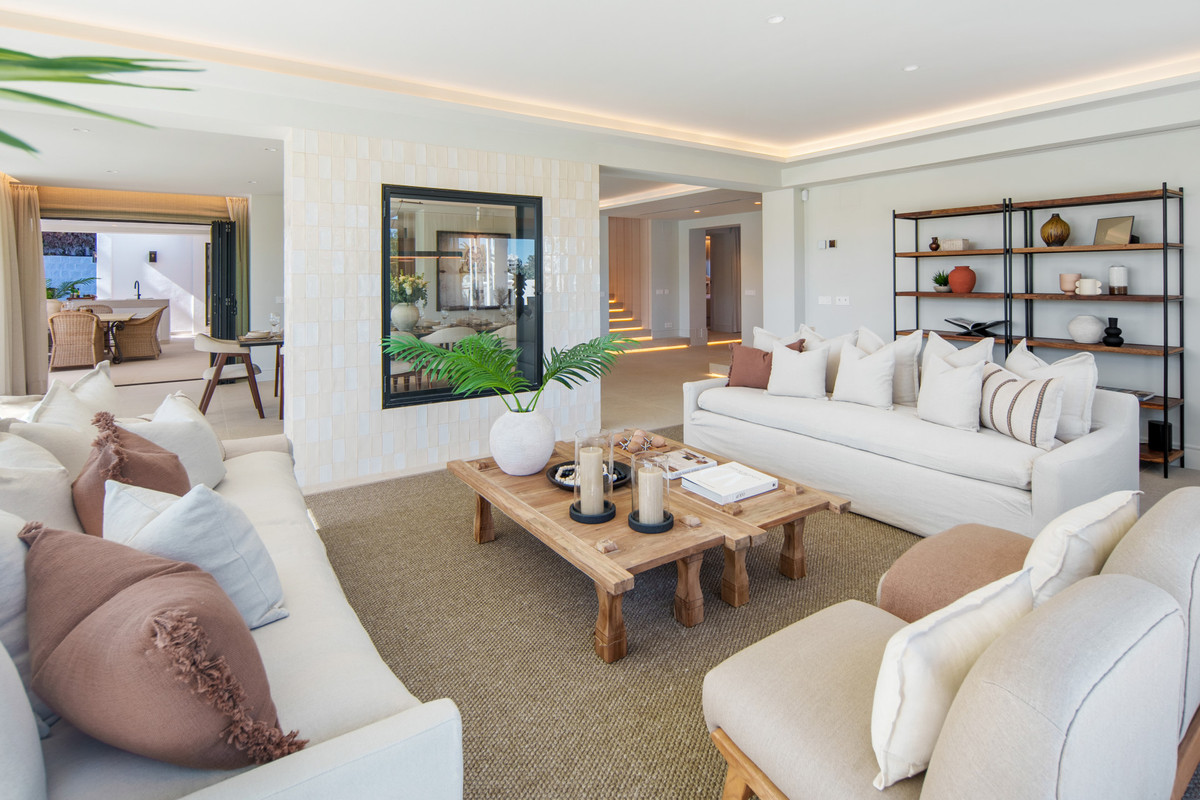 5 Bed Townhouse for sale in Nueva Andalucía Costa Del Sol, Málaga, Spain