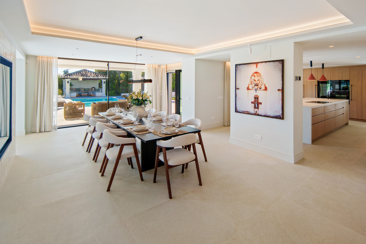 5 Bed Townhouse for sale in Nueva Andalucía Costa Del Sol, Málaga, Spain