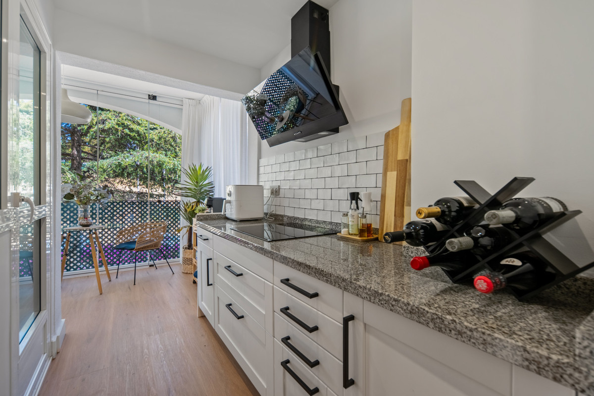 2 Bed Apartment for sale in The Golden Mile Costa Del Sol, Málaga, Spain
