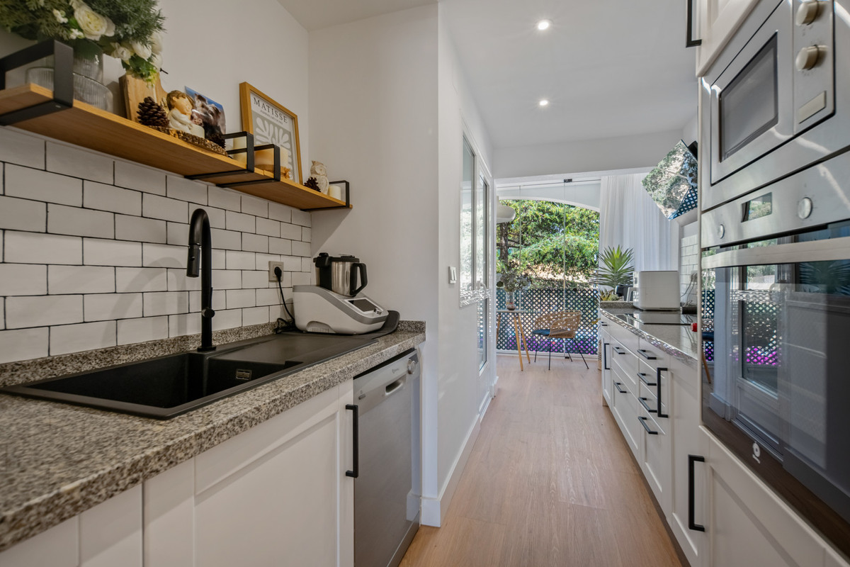 2 Bed Apartment for sale in The Golden Mile Costa Del Sol, Málaga, Spain