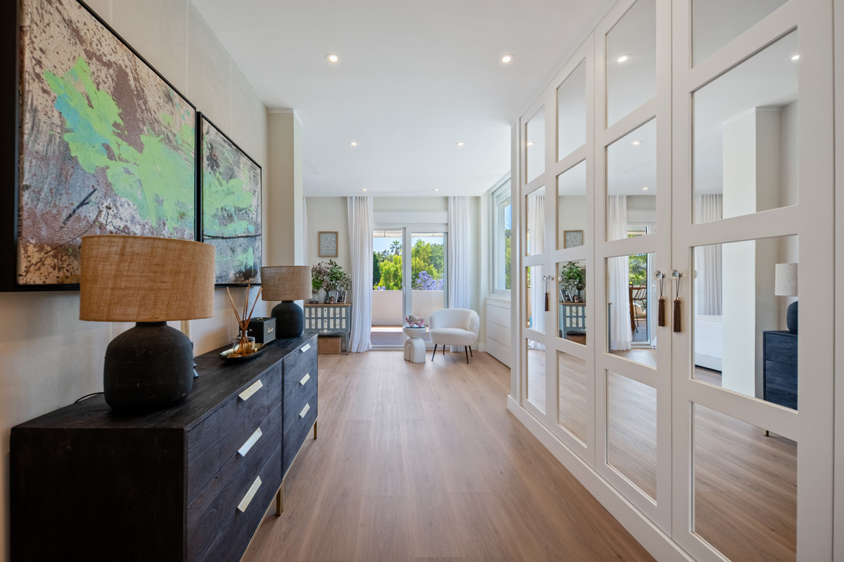 2 Bed Apartment for sale in The Golden Mile Costa Del Sol, Málaga, Spain