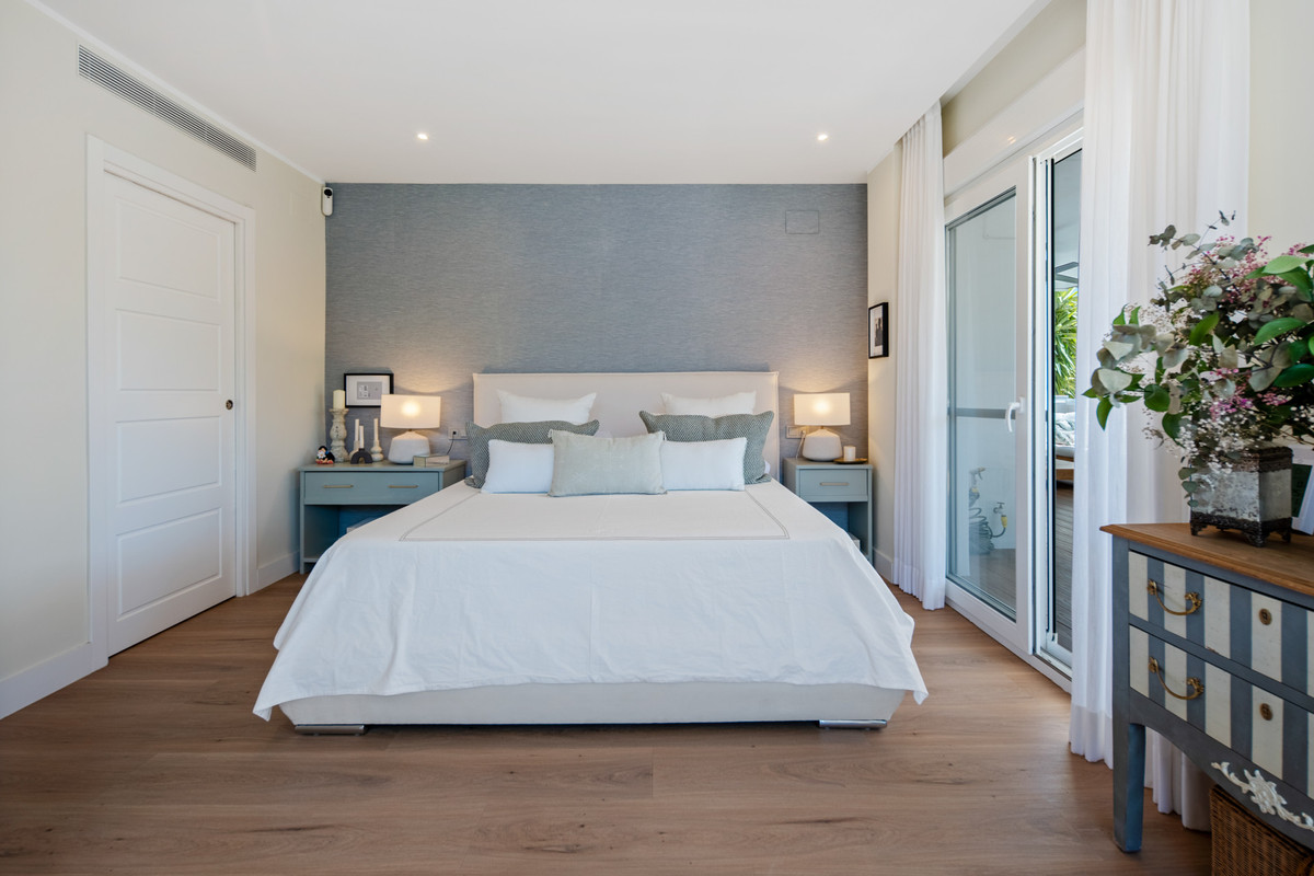 2 Bed Apartment for sale in The Golden Mile Costa Del Sol, Málaga, Spain