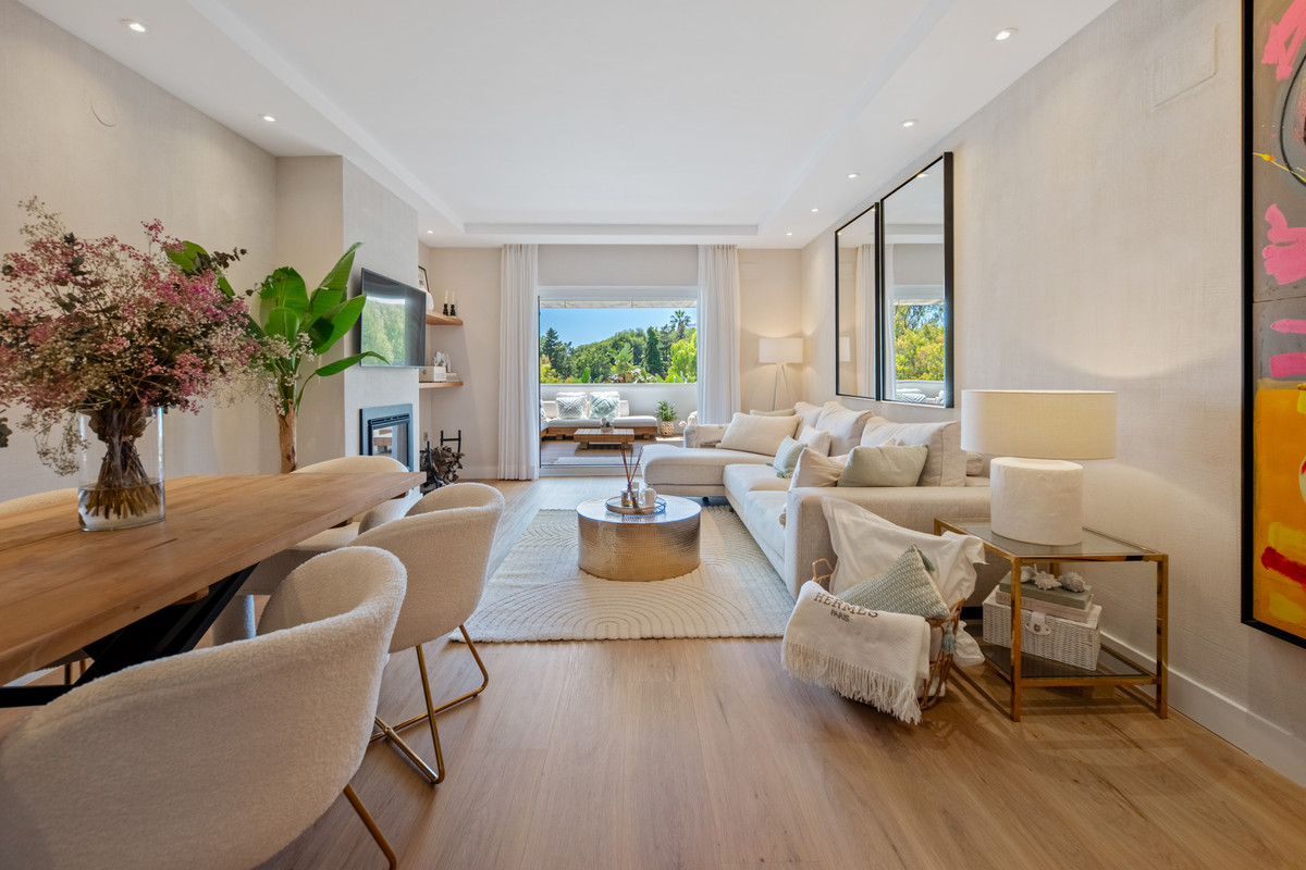 2 Bed Apartment for sale in The Golden Mile Costa Del Sol, Málaga, Spain