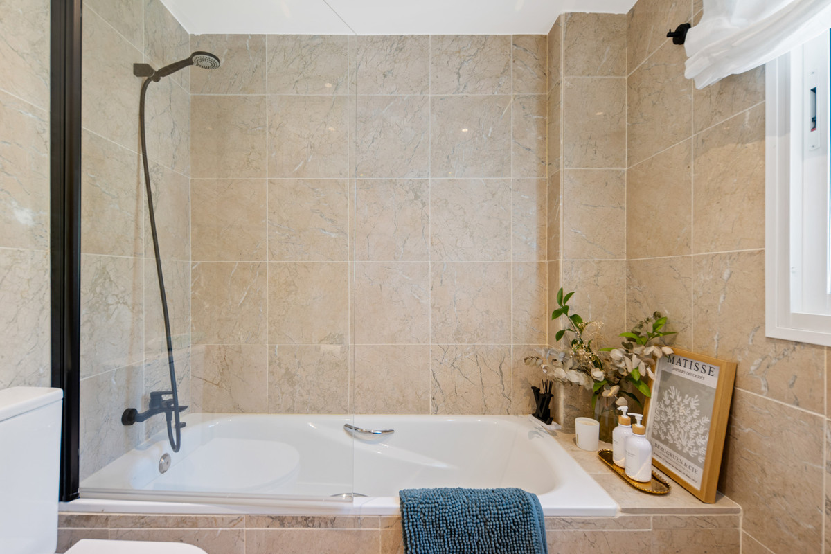 2 Bed Apartment for sale in The Golden Mile Costa Del Sol, Málaga, Spain