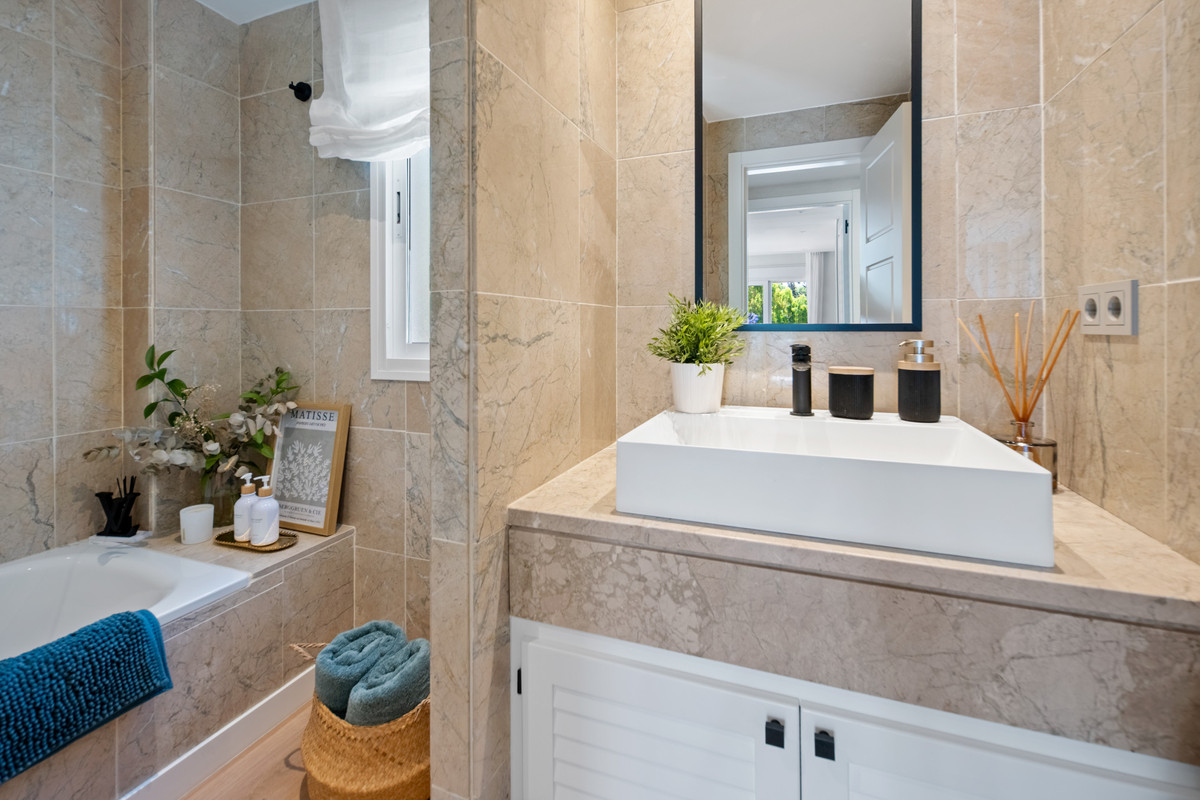 2 Bed Apartment for sale in The Golden Mile Costa Del Sol, Málaga, Spain