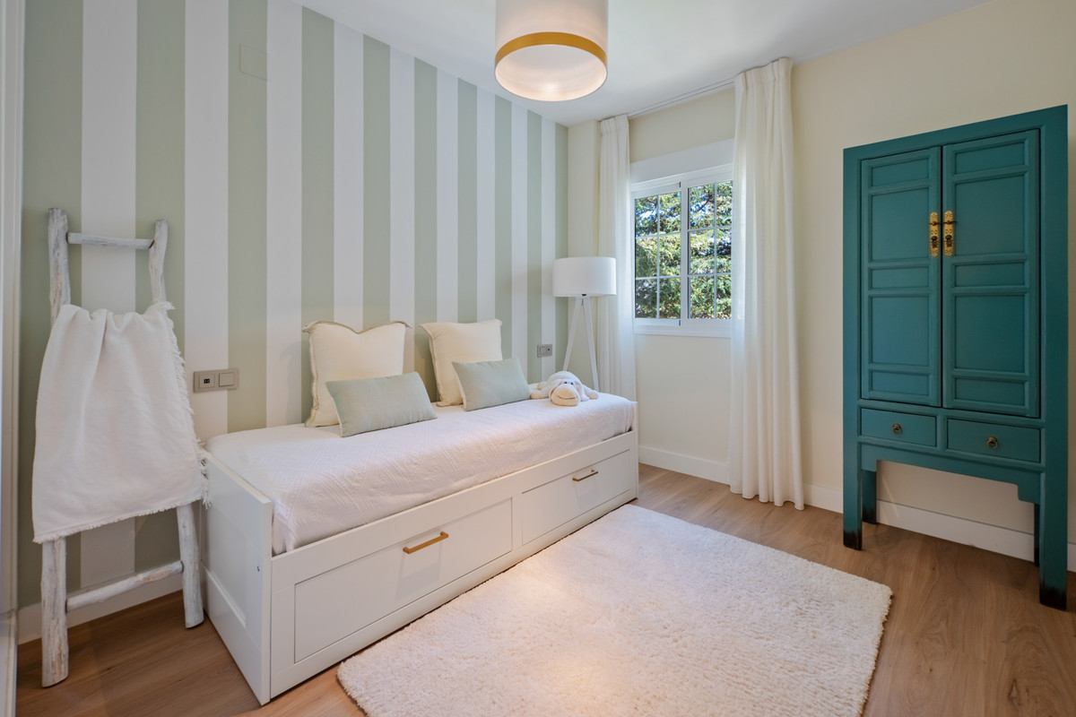 2 Bed Apartment for sale in The Golden Mile Costa Del Sol, Málaga, Spain