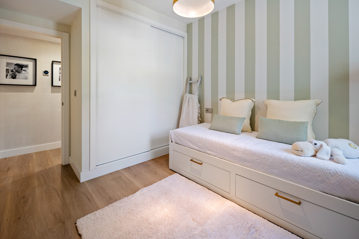 2 Bed Apartment for sale in The Golden Mile Costa Del Sol, Málaga, Spain