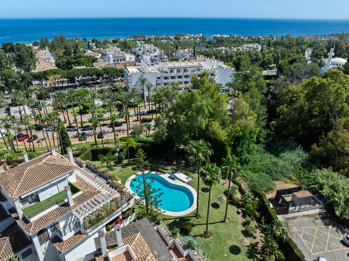2 Bed Apartment for sale in The Golden Mile Costa Del Sol, Málaga, Spain