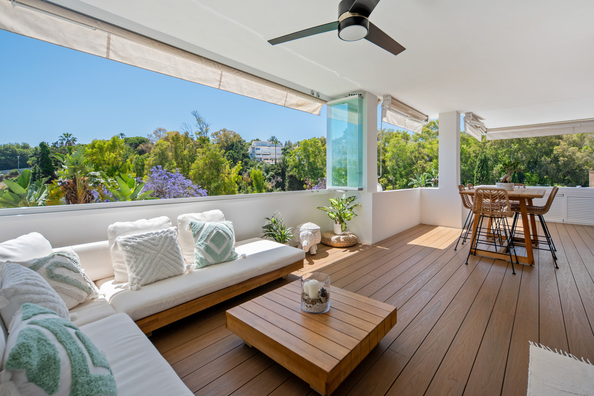 2 Bed Apartment for sale in The Golden Mile Costa Del Sol, Málaga, Spain