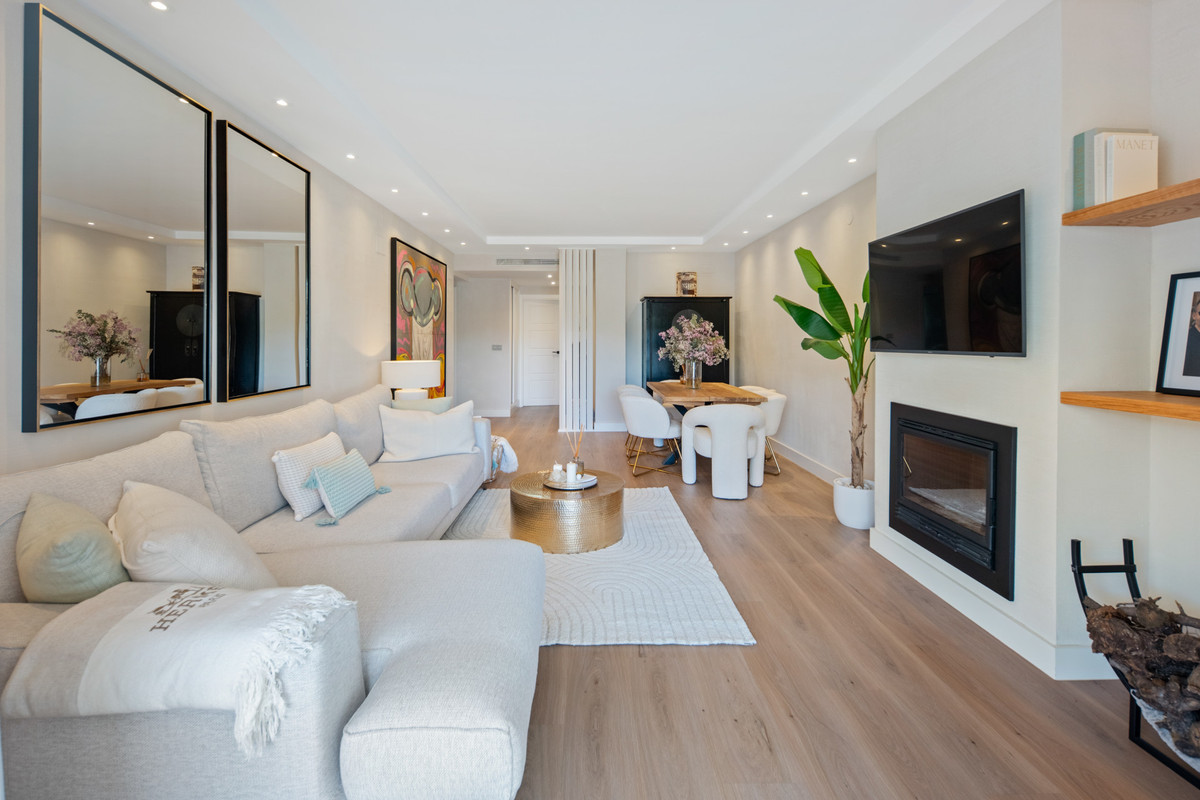 2 Bed Apartment for sale in The Golden Mile Costa Del Sol, Málaga, Spain