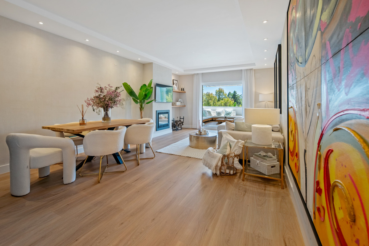 2 Bed Apartment for sale in The Golden Mile Costa Del Sol, Málaga, Spain
