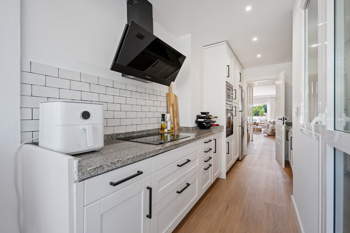 2 Bed Apartment for sale in The Golden Mile Costa Del Sol, Málaga, Spain