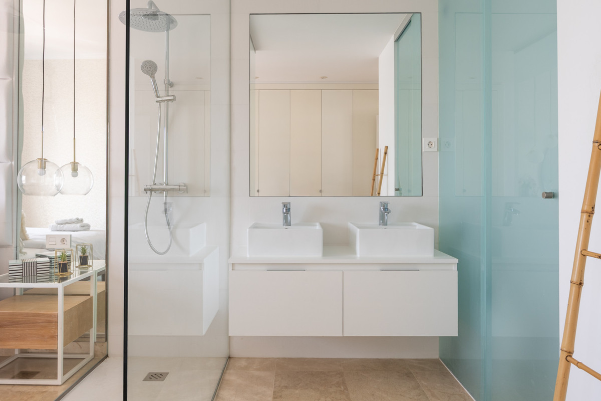 2 Bed Apartment for sale in Benahavís Costa Del Sol, Málaga, Spain