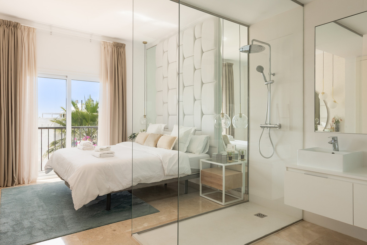 2 Bed Apartment for sale in Benahavís Costa Del Sol, Málaga, Spain