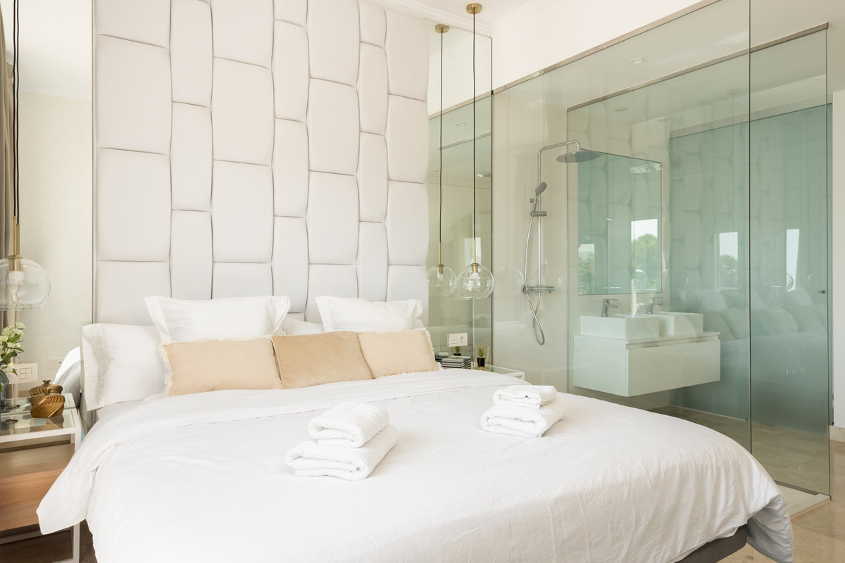 2 Bed Apartment for sale in Benahavís Costa Del Sol, Málaga, Spain