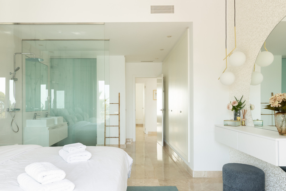 2 Bed Apartment for sale in Benahavís Costa Del Sol, Málaga, Spain