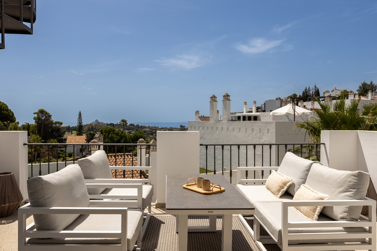2 Bed Apartment for sale in Benahavís Costa Del Sol, Málaga, Spain