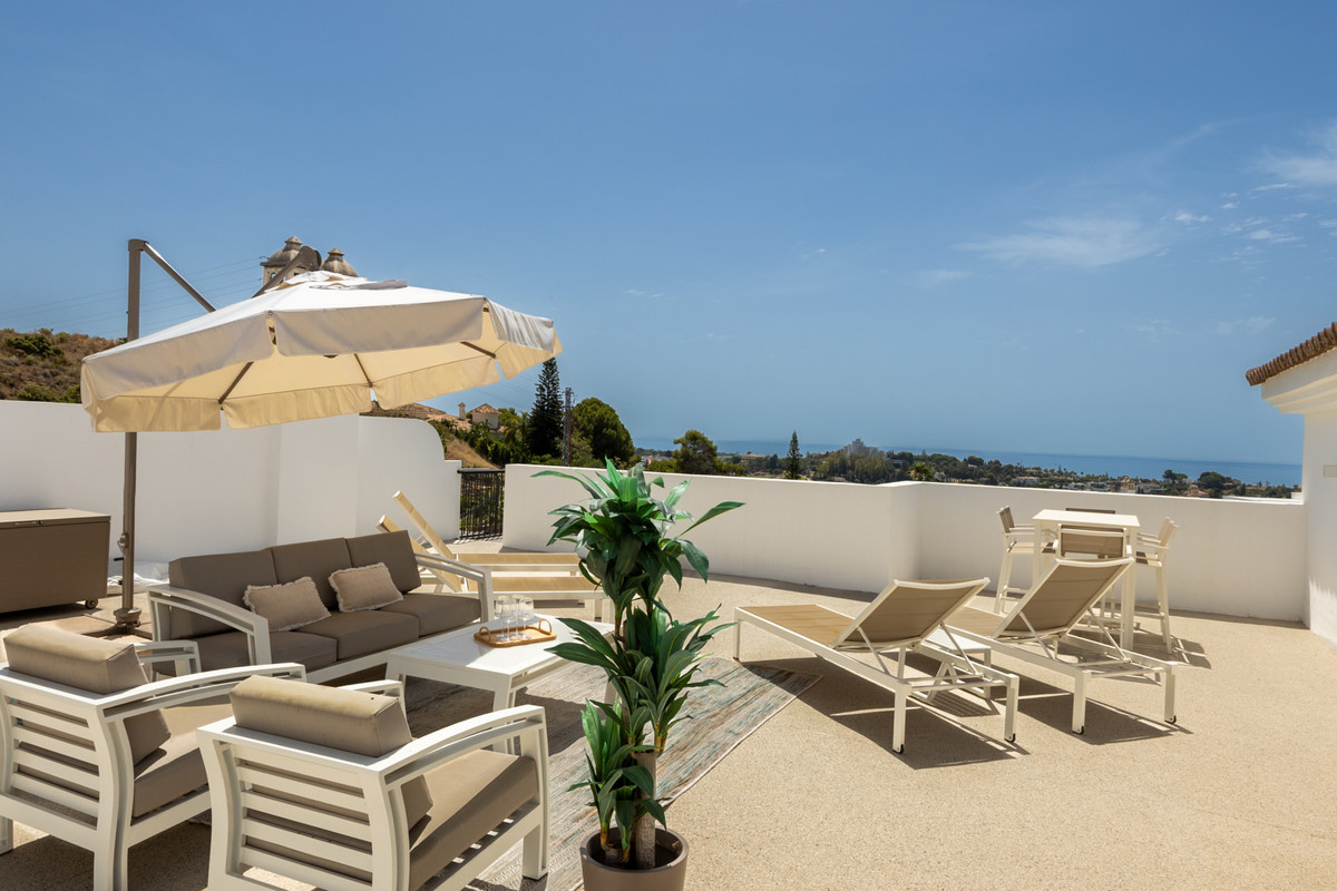 2 Bed Apartment for sale in Benahavís Costa Del Sol, Málaga, Spain