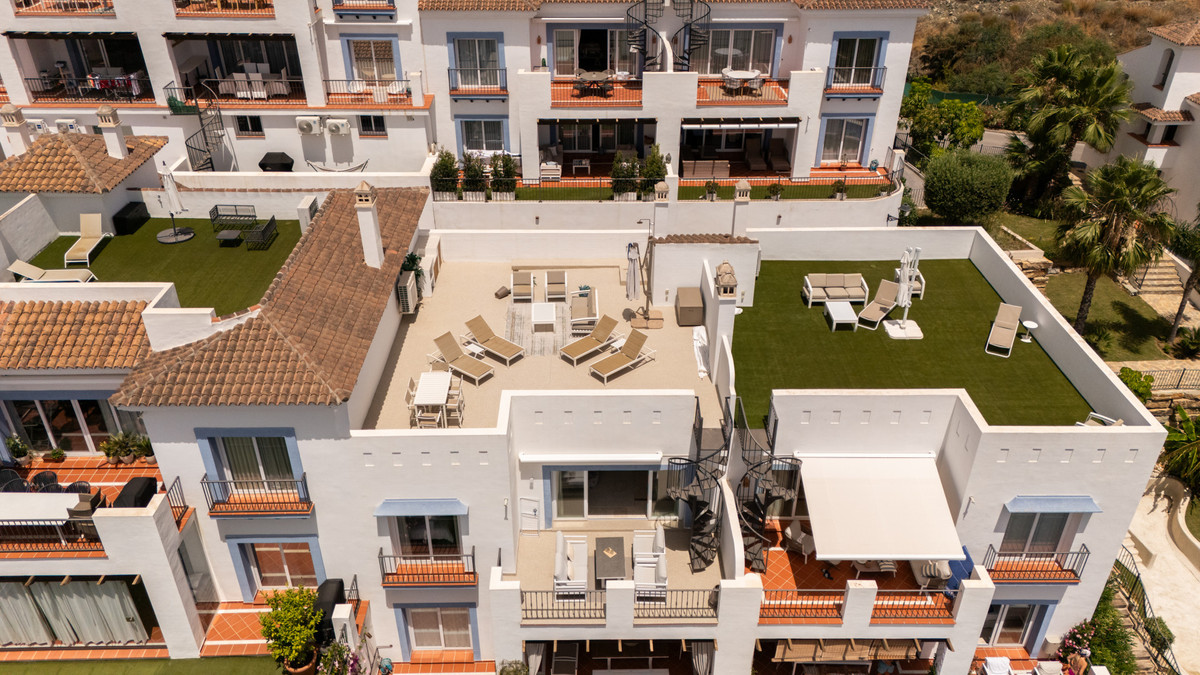 2 Bed Apartment for sale in Benahavís Costa Del Sol, Málaga, Spain