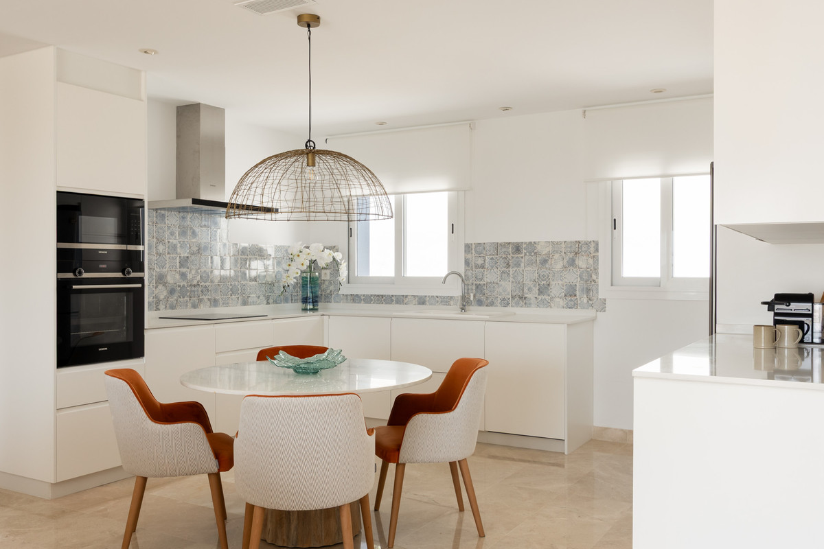 2 Bed Apartment for sale in Benahavís Costa Del Sol, Málaga, Spain