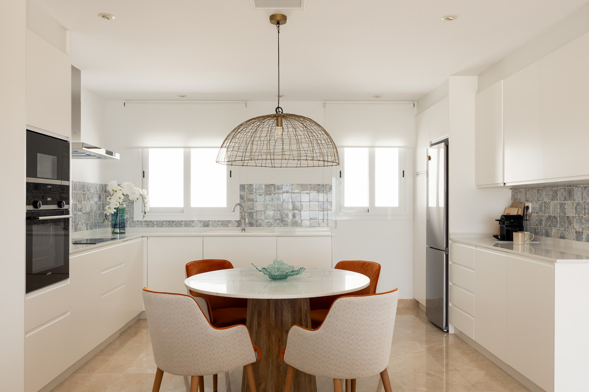 2 Bed Apartment for sale in Benahavís Costa Del Sol, Málaga, Spain