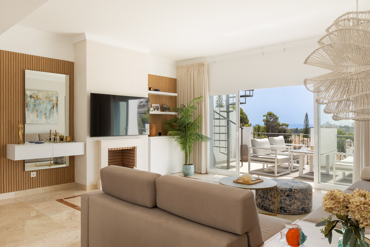 2 Bed Apartment for sale in Benahavís Costa Del Sol, Málaga, Spain