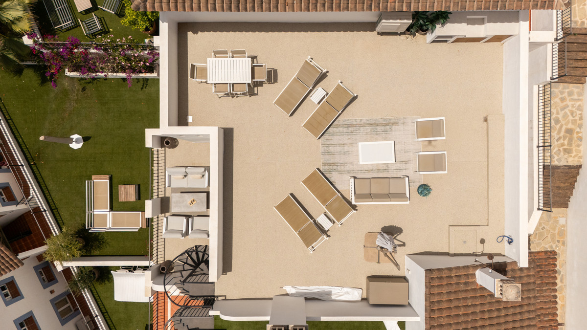 2 Bed Apartment for sale in Benahavís Costa Del Sol, Málaga, Spain
