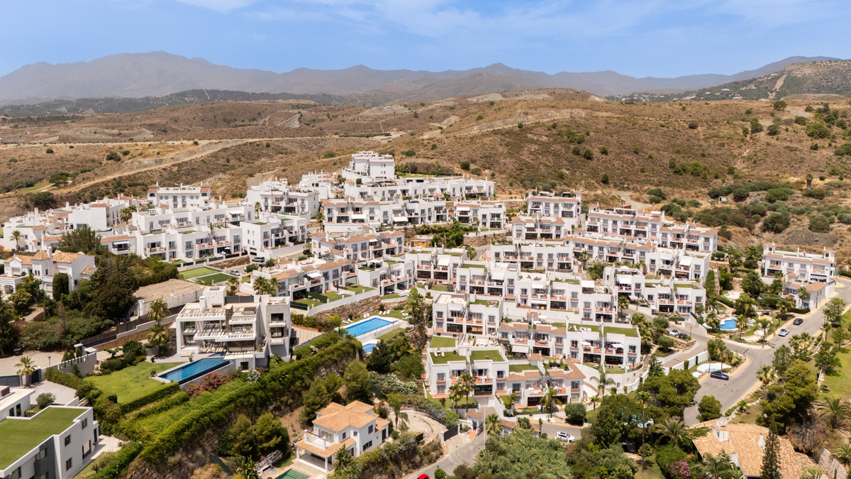 2 Bed Apartment for sale in Benahavís Costa Del Sol, Málaga, Spain