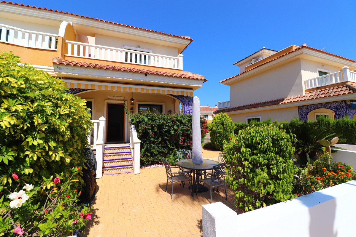 2 Bed Townhouse for sale in Dona Pepa Costa Blanca, Alicante, Spain