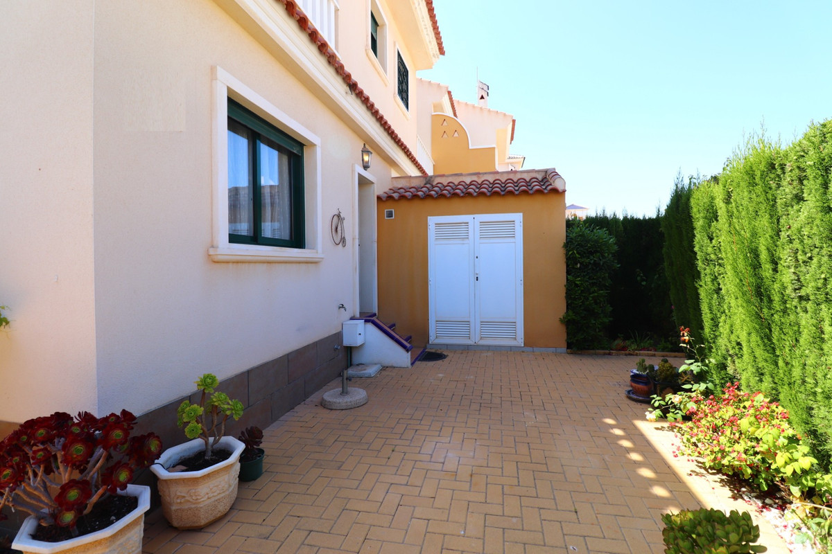 2 Bed Townhouse for sale in Dona Pepa Costa Blanca, Alicante, Spain