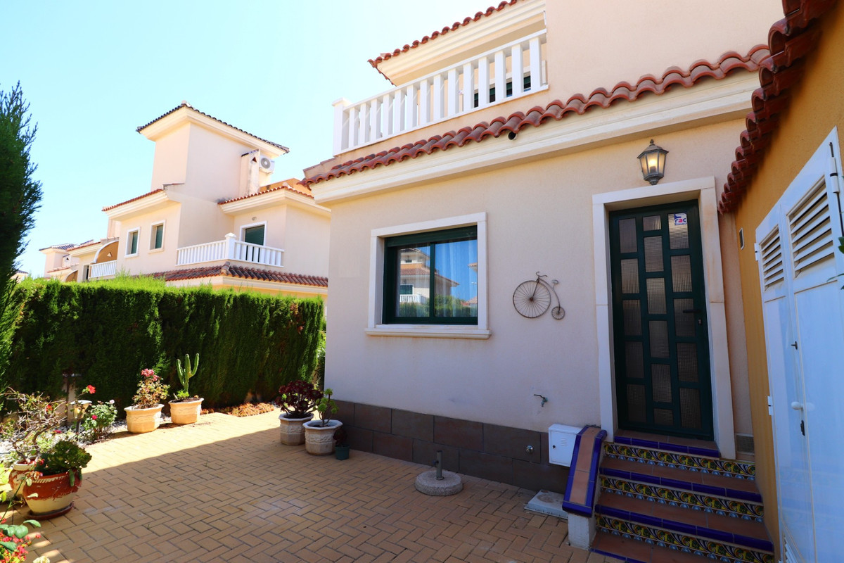 2 Bed Townhouse for sale in Dona Pepa Costa Blanca, Alicante, Spain