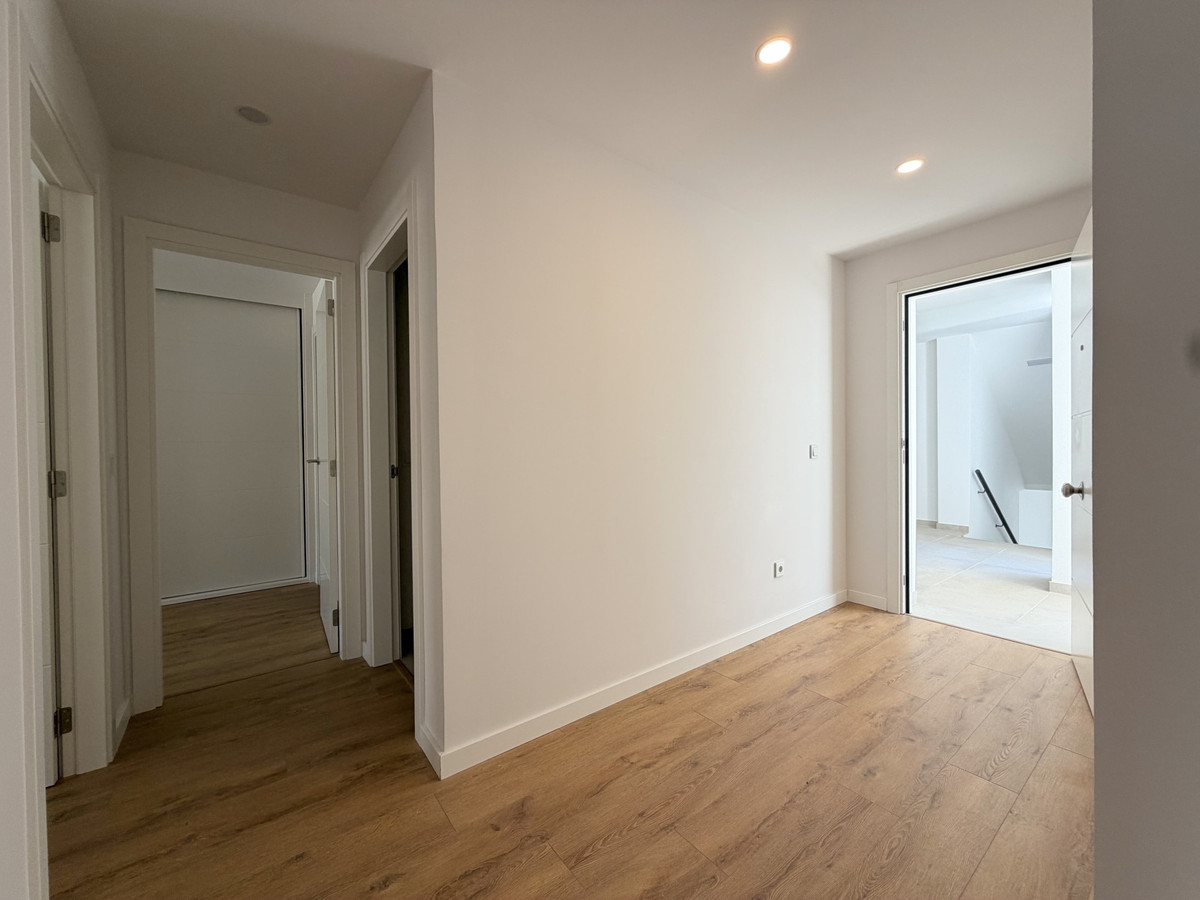2 Bed Apartment for sale in Estepona Costa Del Sol, Málaga, Spain