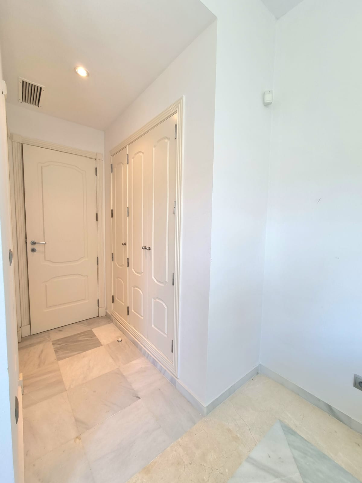 2 Bed Apartment for sale in Nueva Andalucía Costa Del Sol, Málaga, Spain