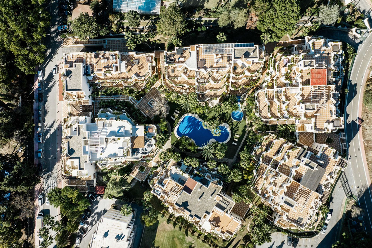2 Bed Apartment for sale in Nueva Andalucía Costa Del Sol, Málaga, Spain