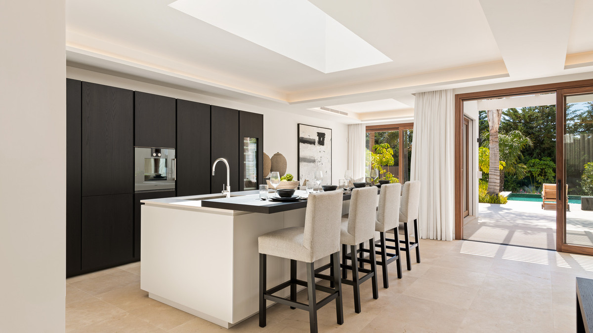 4 Bed Townhouse for sale in Las Brisas Costa Del Sol, Málaga, Spain