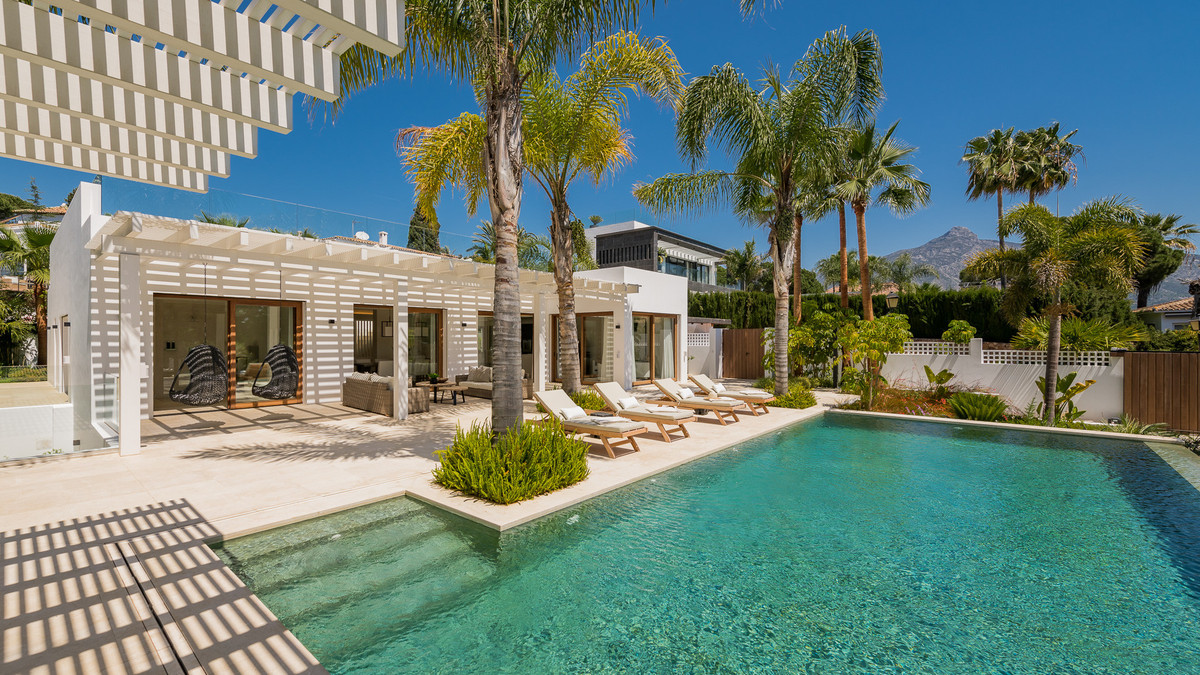 4 Bed Townhouse for sale in Las Brisas Costa Del Sol, Málaga, Spain