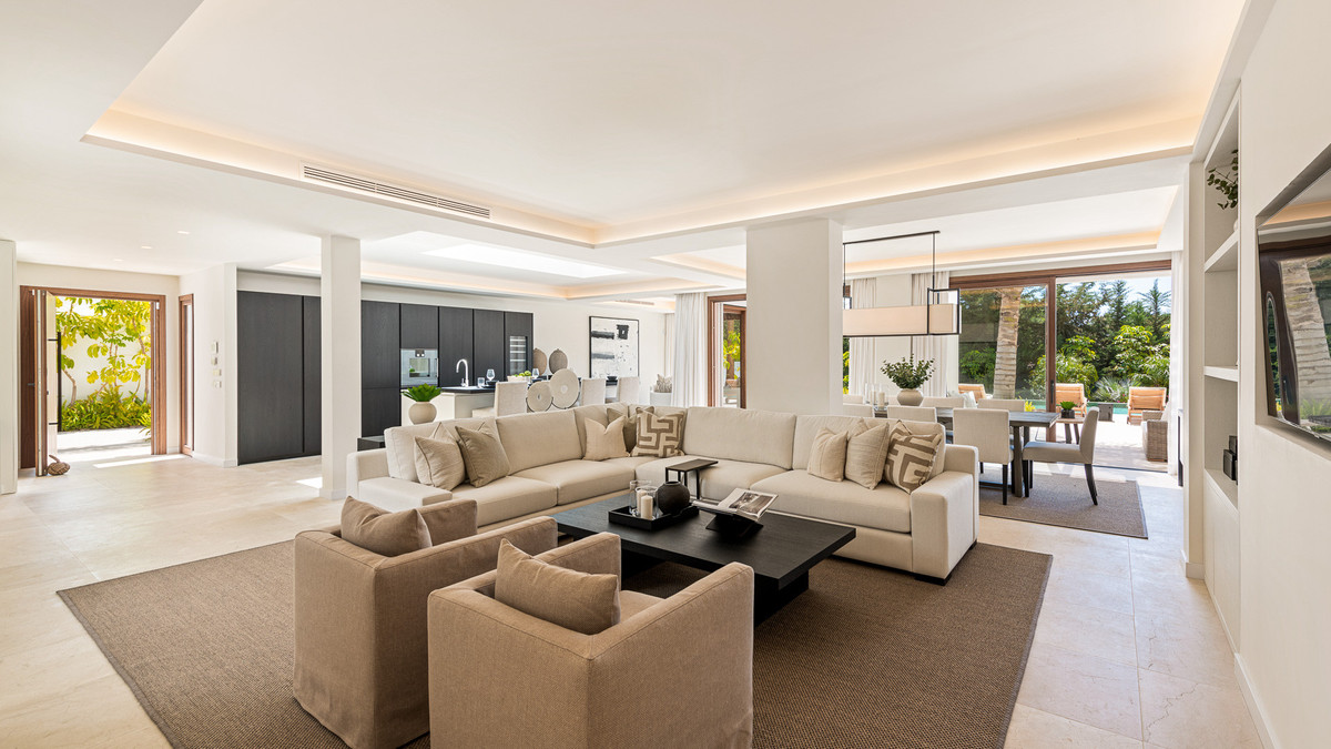 4 Bed Townhouse for sale in Las Brisas Costa Del Sol, Málaga, Spain